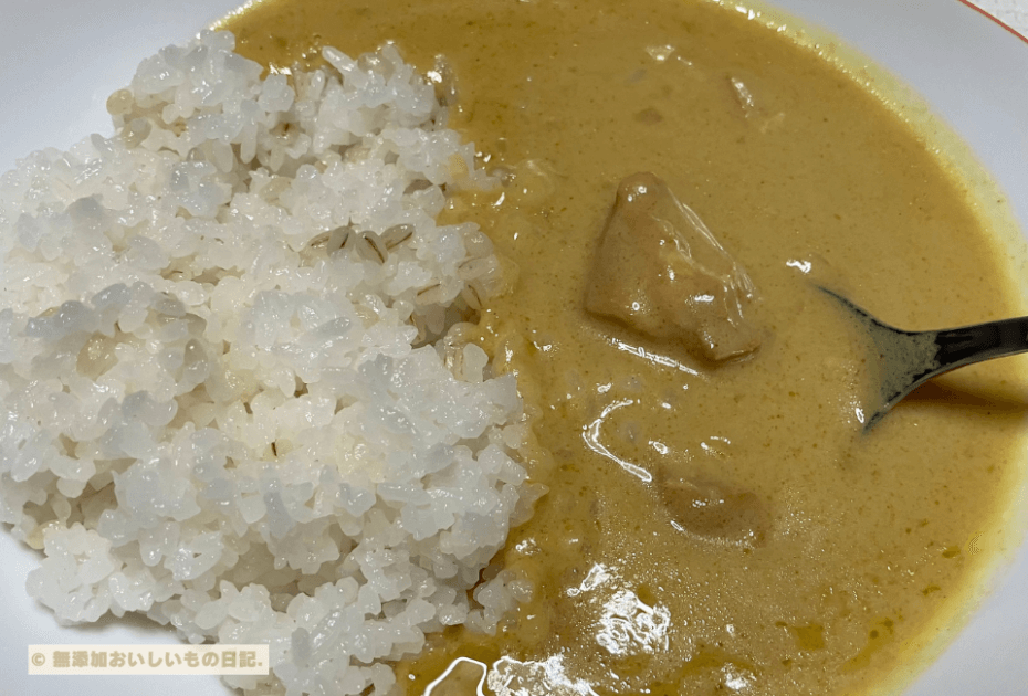 にしき食品　レモンクリームチキンカレー　中身